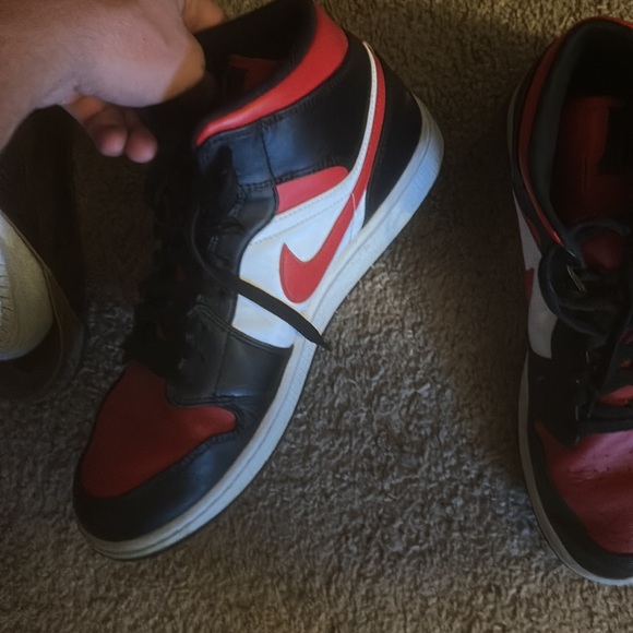 Red and black Nike Jordan’s - Picture 4 of 4